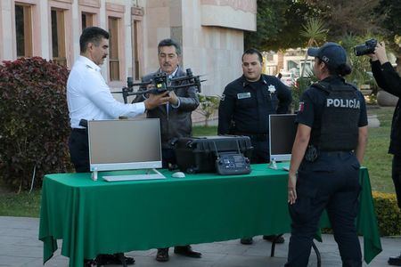 Entrega presidente municipal tres patrullas nuevas, dron y equipo de cómputo a policía de Cajeme