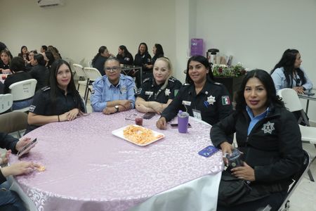 RECONOCE SSPM A PERSONAL FEMENINO OPERATIVO Y ADMINISTRATIVO DE LA CORPORACIÓN