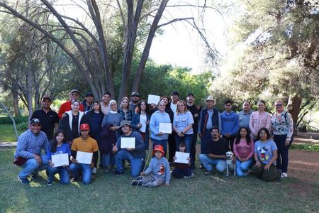 Participan estudiantes del Creson en taller sobre agricultura orgánica para crear huertos escolares