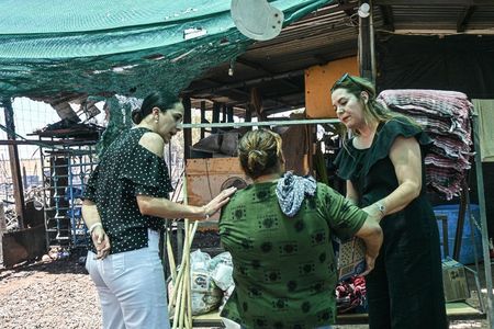 DIF Cajeme y Seguridad Pública brindan apoyo a familias afectadas por incendio en Pueblo Yaqui