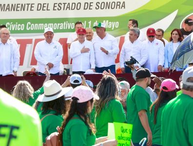 Preside Gobernador Desfile por el Día del Trabajo