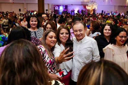 Reconoce Gobernador a madres trabajadoras del estado