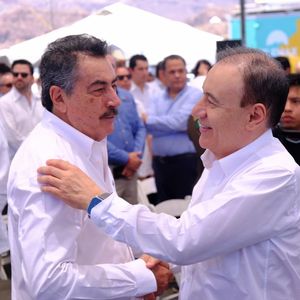 Atestigua presidente municipal de Cajeme relanzamiento del Puerto de Guaymas y el primer embarque de autos