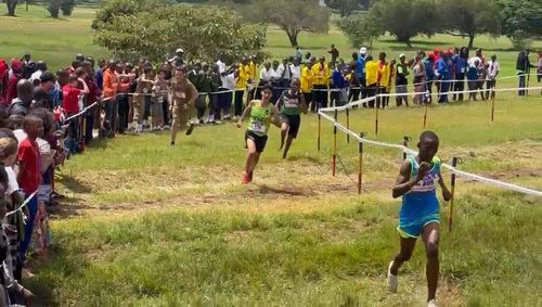 Participan estudiantes sonorenses en competencia internacional de campo traviesa