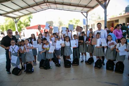 Presenta SEC Sonora el libro “El porqué de todas las cosas. Cada niña y niño tiene una historia que contar”