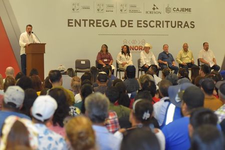 PRESENCIA JAVIER LAMARQUE ENTREGA DE ESCRITURAS A FAMILIAS DEL RODEO 3 Y SAN IGNACIO RÍO MUERTO