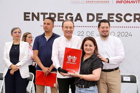 Brinda Gobernador Durazo certeza jurídica a más de ocho mil familias sonorenses