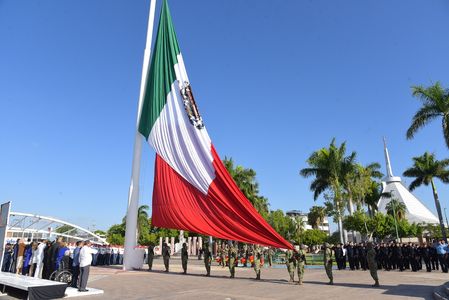 REALIZAN CEREMONIA DE IZAMIENTO DE BANDERA POR INICIO DEL MES PATRIO