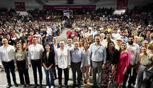 Beneficia Gobernador Durazo a 3 mil 500 estudiantes con becas e internet gratuito