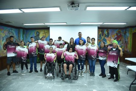 ENTREGAN A “TITANES” DE DIF CAJEME CAMISETAS PARA COMPETENCIA ESTATAL