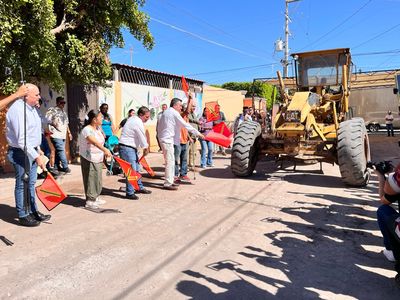 Pone en marcha alcalde Javier Lamarque obra de pavimentación en calle Bataconcica e inaugura crucero de Kino y 200