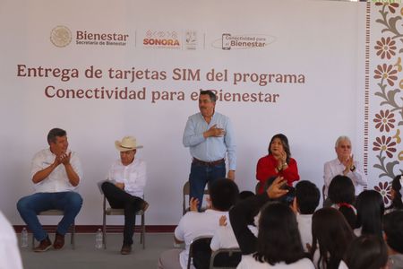 Buscan presidente Javier Lamarque y gobernador Alfonso Durazo reducir la brecha digital entre estudiantes de Cajeme