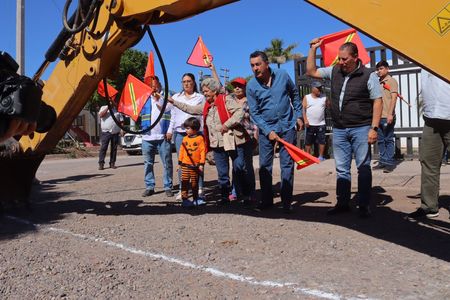 Da banderazo alcalde Javier Lamarque a pavimentación en calles Valle del Algodón y Paseo Las Palmas