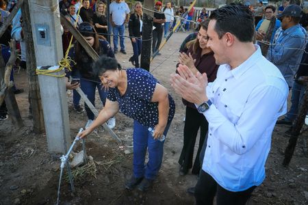 Garantiza Gobierno de Sonora acceso al agua potable a familias de Tres Reinas en HMO