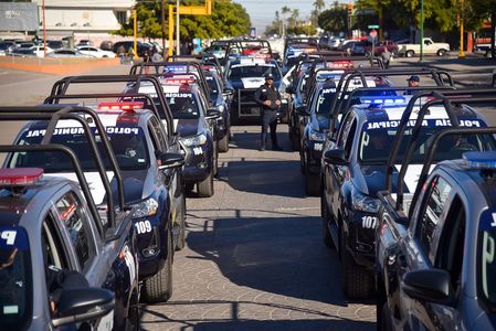 EL PRESIDENTE JAVIER LAMARQUE ENTREGA PATRULLAS Y EQUIPO A SEGURIDAD PÚBLICA