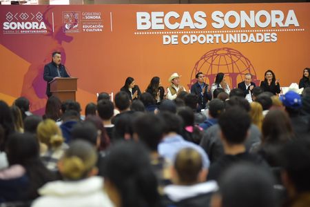 PARTICIPAN GOBERNADOR ALFONSO DURAZO Y PRESIDENTE JAVIER LAMARQUE EN ENTREGA DE BECAS A ESTUDIANTES DE UNIVERSIDADES PÚBLICAS DE CAJEME