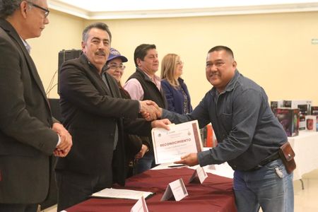 Festeja ayuntamiento de Cajeme a trabajadores de recolección de basura, servicios generales y de intendencia en su día