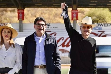 Gobernador Durazo moderniza transporte público de Nogales con nuevas unidades en circulación