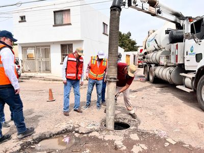 SUPERVISA JAVIER LAMARQUE ACCIONES DE PLAN EMERGENTE DE ATENCIÓN EN DRENAJE SANITARIO AL NORPONIENTE DE CAJEME