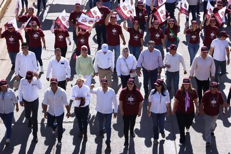ENCABEZA PRESIDENTE JAVIER LAMARQUE DESFILE POR EL DÍA DEL TRABAJO 2025