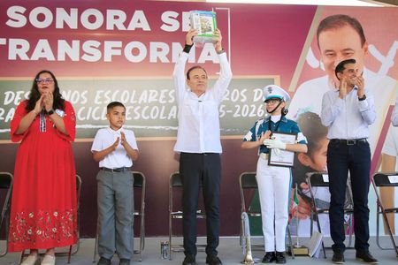 Gobernador Durazo arranca distribución de libros de texto y desayunos gratuitos para alumnos de educación básica