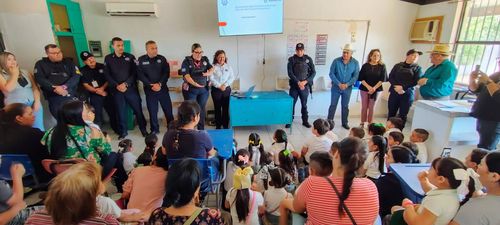 Imparte programas preventivos de Cajeme plática sobre prevención del abuso infantil en jardín de niños de Bácum.