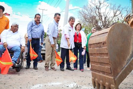 CONTINÚA JAVIER LAMARQUE CON MÁS OBRAS PARA EL BIENESTAR SOCIAL, DA BANDERAZO A PAVIMENTACIÓN, REHABILITACIÓN DE RED HIDROSANITARIA Y CONSTRUCCIÓN DE CRUCEROS*