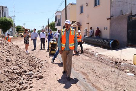 Trabajan en reparación de colectores principales para mejoras en drenajes de la ciudad