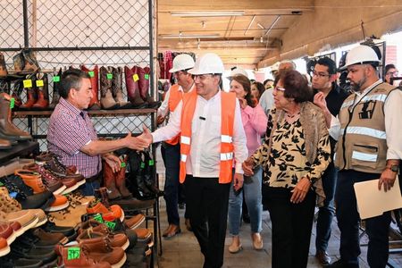Gobernador Durazo impulsa crecimiento de los pequeños negocios en Sonora