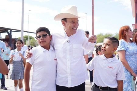 Compromiso cumplido: Gobernador Durazo concluye entrega de uniformes gratuitos en los 72 municipios