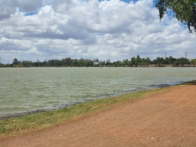 Trabajan en embellecimiento y estabilidad hídrica de la Laguna del Náinari