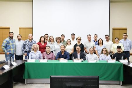 Javier Lamarque preside instalación del Consejo de La Expo Fest