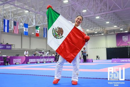 Reconoce municipio de Cajeme a la atleta Ana Herrera al coronarse como campeona de karate en los Juegos Panamericanos Juveniles Asunción 2025