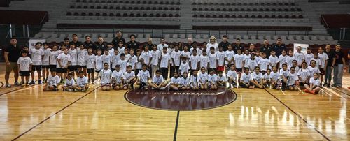 Ninas y niños cajemenses viven una experiencia inolvidable con la selección mexicana de básquetbol