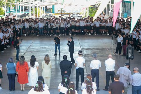 DA BIENVENIDA JAVIER LAMARQUE A ESTUDIANTES DEL CICLO ESCOLAR 2025-2026