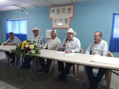 Llama Castro Cosío a luchas por el campo