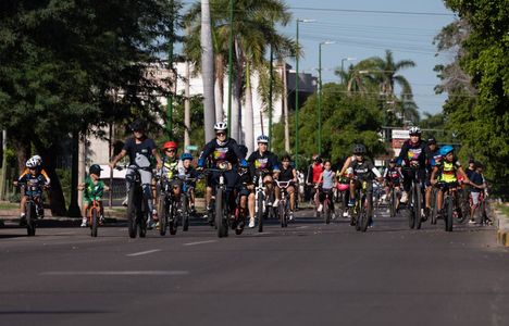Realizan exitosa jornada de «Domingueando en bici y + » con entrega de plantas