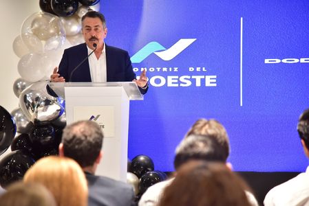Preside Javier Lamarque inauguración de nueva agencia automotriz en Cajeme