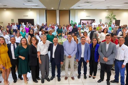 PRESIDE JAVIER LAMARQUE CEREMONIA DE ENTREGA DE BONO CONMEMORATIVO A JUBILADOS Y PENSIONADOS DE LA SECCIÓN 54 DEL SNTE