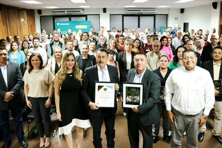 Recibe Javier Lamarque distinción como líder que transforma y se posiciona  entre  los cien al alcaldes más sobresalientes de México 2025