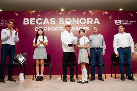 Más de medio millón de estudiantes recibirán una beca en Sonora: Alfonso Durazo
