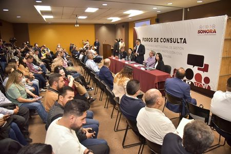 Pone en marcha Javier Lamarque los foros de consulta popular.