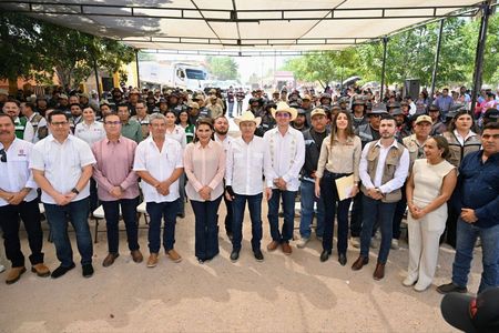 Gobernador Durazo resuelve demandas de comunidades del sur con acciones en salud, obras hídricas y maquinaria