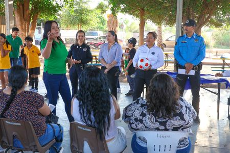 Fortalecen proximidad social con reunión vecinal en el Campo 2