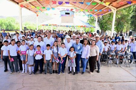 ”Nadie se queda atrás en la transformación de Sonora”: Durazo lleva becas y conectividad a Soyopa y Mazatán