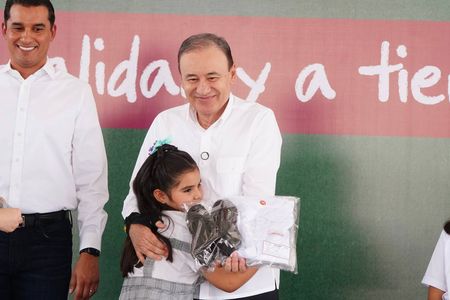 Gobernador Durazo destina la mayor inversión registrada en uniformes escolares; inicia distribución el 6 de mayo