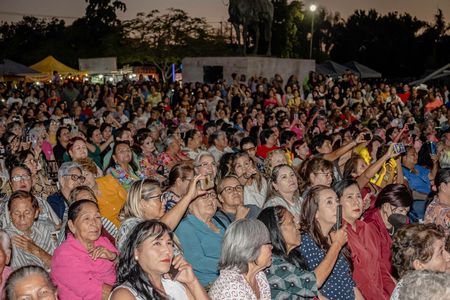 Más de 3 mil personas celebran a las madres cajemenses en emotiva velada organizada por DIF Cajeme.