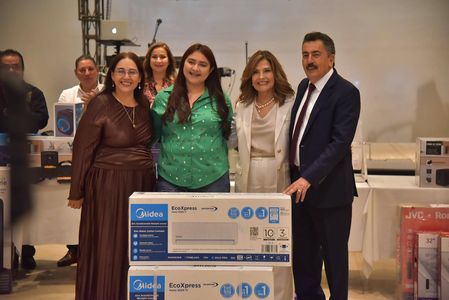 Festeja gobierno municipal de Cajeme a más de 800 madres trabajadoras en su día.