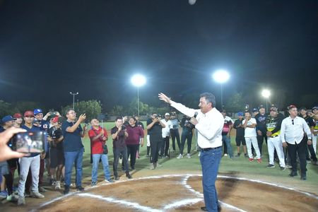 Ilumina Lamarque espacio deportivo para el pueblo