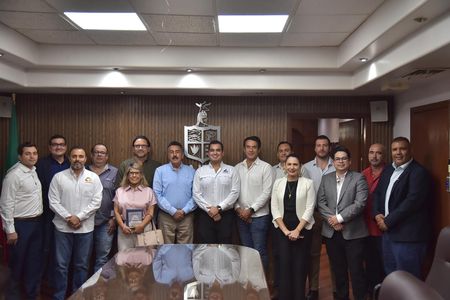 INVITAN JAVIER LAMARQUE Y CANACO A PARTICIPAR EN LA FERIA REGIONAL VIERNES MUY MEXICANO